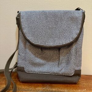 NWOT Thirty-One Organista Crossbody Bag in Grey Pin Dots Pattern